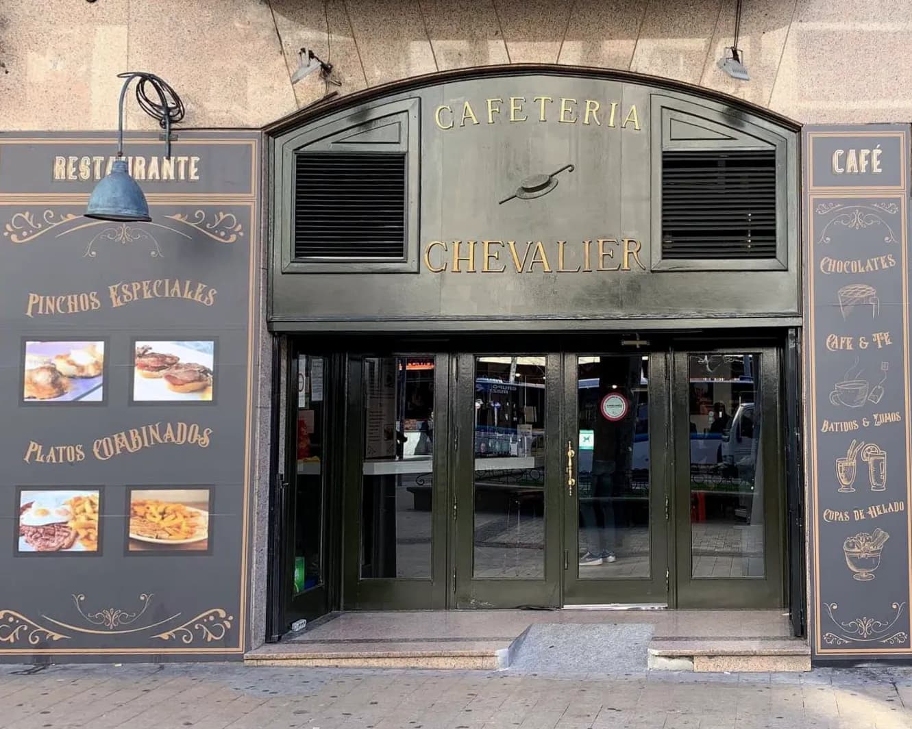 Entrada de la Cafetería Chevalier